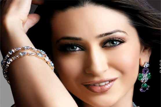 بالی وڈ اداکارہ کرشمہ کپور انتالیس سال کی ہو گئیں