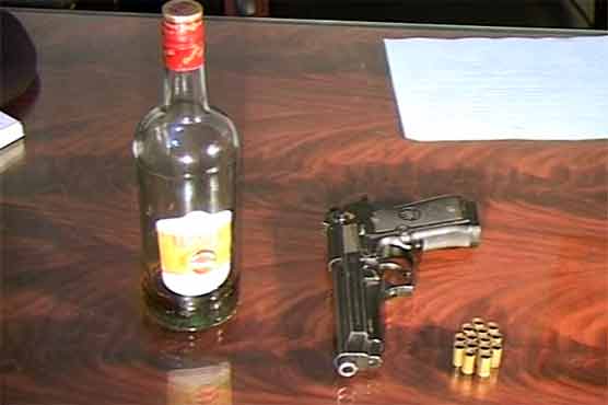 لاہور: ہوائی فائرنگ کرتے ہوئے نشے میں دھت سب انسپکٹر گرفتار