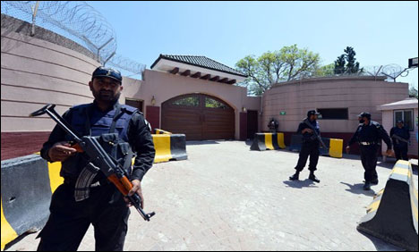 وکلا کا پرویز مشرف کے فارم ہاس جا کر بیانات ریکارڈ کرانے سے انکار