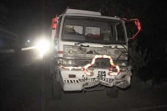 ملتان : آئل ٹینکر کی ٹکر سے گاڑی میں سوار 5 فوجی جاں بحق