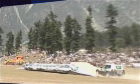 سوات سمر فیسٹیول کا اختتام، سلطان محمد گولڈن کی جیپ سے جمپ