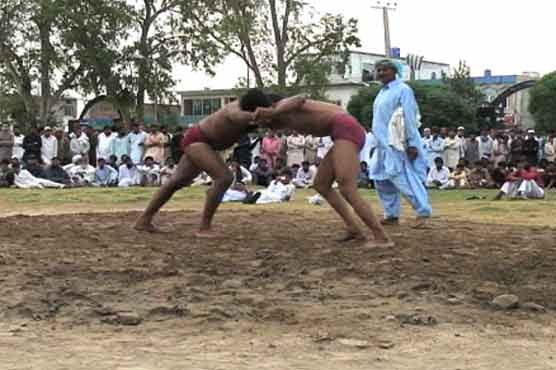 ڈی آئی خان میں دنگل، نوجوان پہلوانوں کی بھرپور شرکت