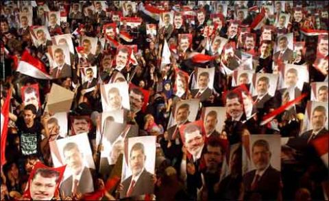 قاہرہ : معزول صدر مرسی کے حامیوں اور فوج میں جھڑپیں جاری