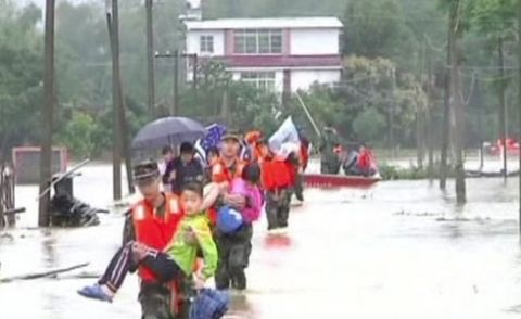 چین: سیلاب سے نظام زندگی مفلوج، لوگ محفوظ مقامات پر منتقل