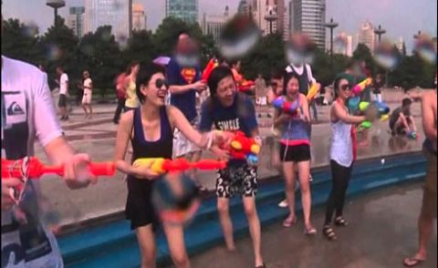 چین میں ہوئی پانی کی بندوقوں کی لڑائی