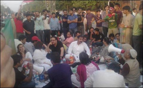 کسٹمز انٹیلی جنس ملازمین کا آفیسر کے قتل کیخلاف احتجاجی مظاہرہ