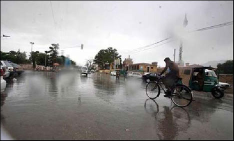 کراچی میں موسم ابر آلود اور وقفے وقفے سے بوندا باندی کا امکان