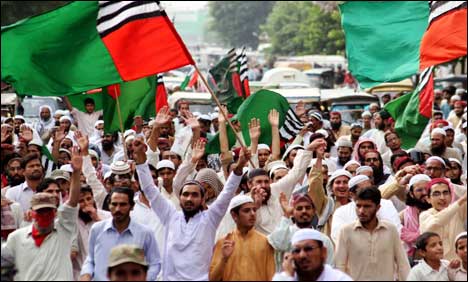 کراچی : اہلسنت والجماعت کی شام میں مزارات پر حملوں کیخلاف ریلی