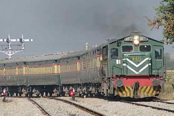 قراقرم ایکسپریس کے علاوہ تمام ٹرینوں کے کرایوں میں 57 فیصد تک کمی