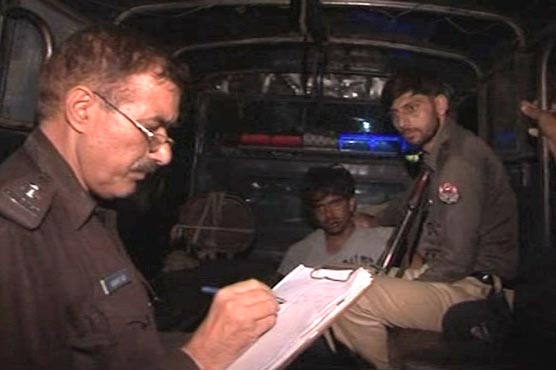 لاہور: شہریوں نے ڈاکو کی دھلائی کر دی، پولیس کے حوالے