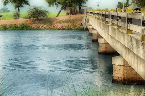 غربت سے تنگ باپ کی بچوں سمیت نہر میں کود کر خود کشی