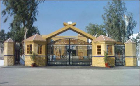 لاڑکانہ : چانڈکا میڈیکل کالج ھسپتال میں درزی کی دکان کھل گئی