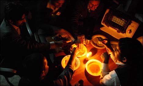 سحر و افطار اور تراویح میں بجلی کی غیر اعلانیہ لوڈ شیڈنگ جاری