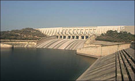آزاد کشمیر : منگلا ڈیم میں توسیعی منصوبے کے متاثرین کا دھرنا