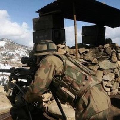 مقبوضہ کشمیر میں 3 مبینہ عسکریت پسند مارے گئے، ایک پولیس اہلکار بھی ہلاک