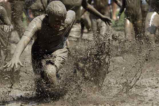 امریکی ریاست مشی گن میں کیچڑ کا دن منایا گیا