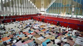 Millions of Muslims sit in retreat