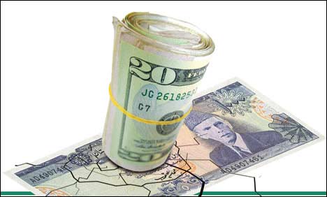 اوپن مارکیٹ میں ڈالر سستا، انٹر بینک میں روپیہ مزید کمزور