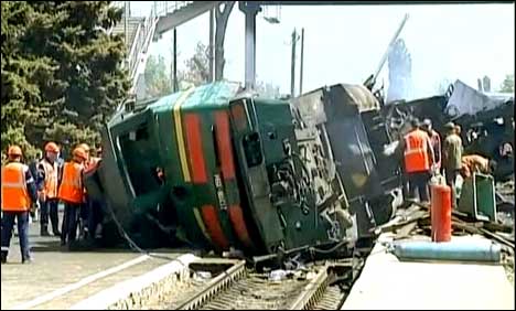 پیرس : مسافر ٹرین پٹری سے اتر گئی، 8 افراد ہلاک، متعدد زخمی