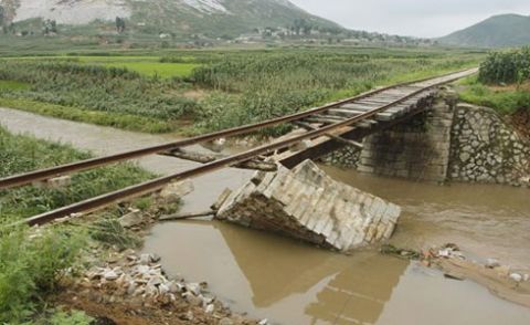 پنگ یانگ: تباہ کن بارشوں اور سیلاب سے13 ہلاک، ہزاروں گھر زیرآب