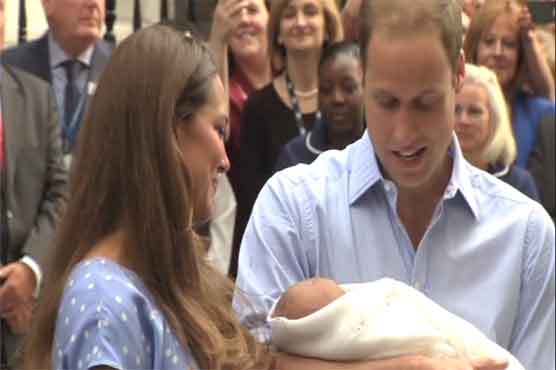شہزادہ ولیم ،شہزادی کیٹ اپنے نومولود بیٹے کو گھر لے آئے
