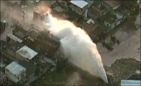 ریوڈی جینیرو: پانی کی پائپ لائن پھٹ گئی،1بچہ ہلاک، متعدد مکانات تباہ