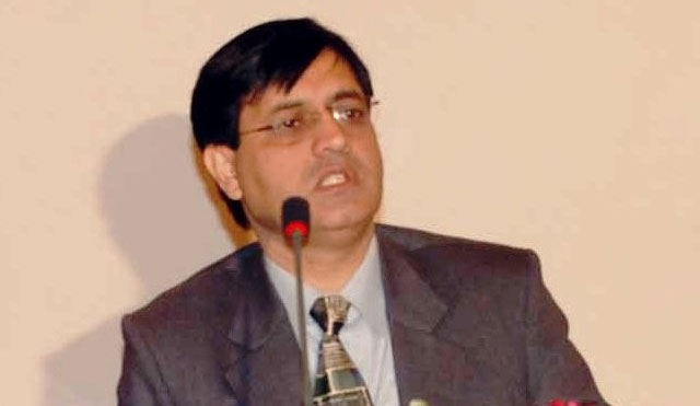 جسمانی ریمانڈ کیلئے توقیر صادق کو احتساب عدالت میں پیش کر دیا گیا