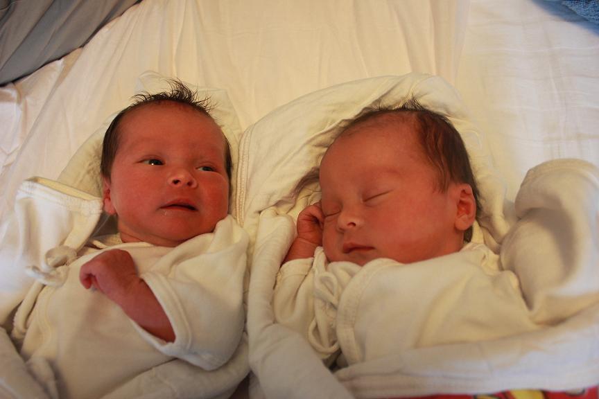 میاں چنوں میں خاتون کے ہاں 4 جڑواں بچوں کی پیدائش