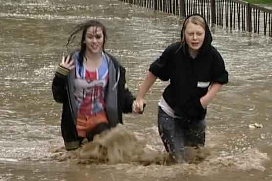 برطانیہ : مغربی یارکشائر میں شدید بارش، سیلاب نے تباہی مچا دی