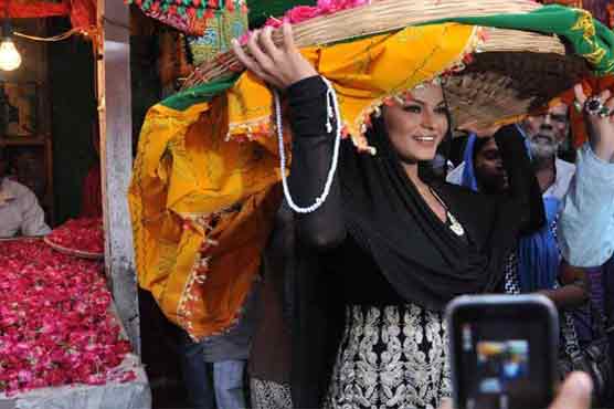 وینا ملک کی حضرت نظام الدین اولیا کے مزار پر حاضری