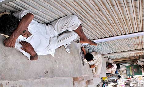 ملک بھر میں موسم گرم، محکمہ موسمیات کی مزید گرمی کی پیش گوئی