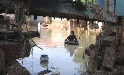 بلوچستان: مون سون بارشوں سے دیہات زیر آب،رابطہ پل ٹوٹ گئے