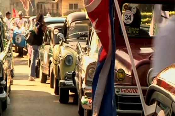 کیوبا میں قدیم کاروں اور موٹر سائیکلوں کی ریلی نکالی گئی