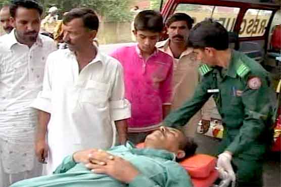 فیصل آباد، پکنک کیلئے جانے والا خاندان حادثے کا شکار، 13 افراد زخمی