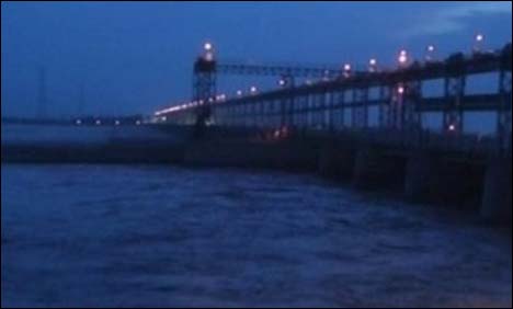 دریائے سندھ میں تونسہ کے مقام پر سیلابی ریلا کوٹلہ میرانی میں داخل