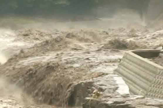 جاپان، بدترین سیلاب اور لینڈ سلائڈنگ نے تباہی مچا دی