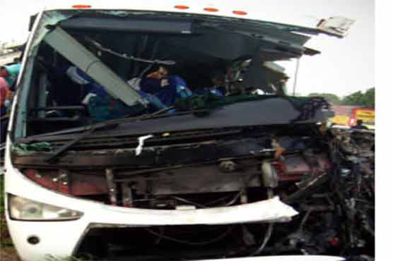 جدہ میں بس اور ٹرالر کی ٹکر سے 14 افراد جاں بحق