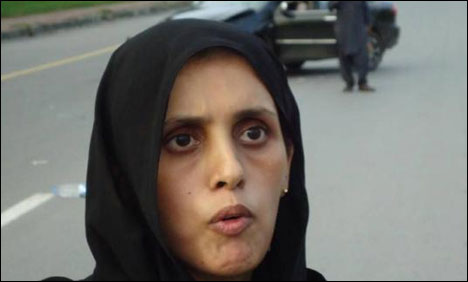 کنول کو 14 روزہ ریمانڈ پر جیل بھجوا دیا گیا، دونوں بچے نانا کے حوالے