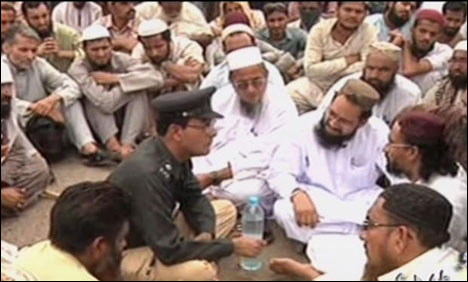 کراچی : اہل سنت والجماعت کا شارع فیصل پر دھرنا ختم کرنے کا اعلان