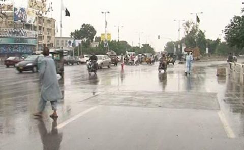 کراچی: ہلکی پھوار نے موسم خوش گوار کردیا