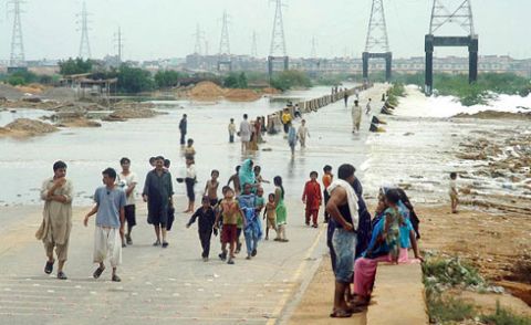 ملیرندی میں طغیانی، کورنگی کراسنگ کا راستہ بند