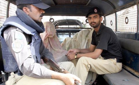 لاہور: افغان بستی میں پولیس کا سرچ آپریشن، 28 افراد زیر حراست