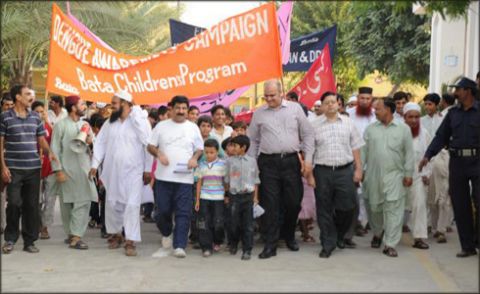 لاہور : اینٹی ڈینگی واک، قومی کرکٹ اور ہاکی ٹیم کے کھلاڑیوں کی شرکت