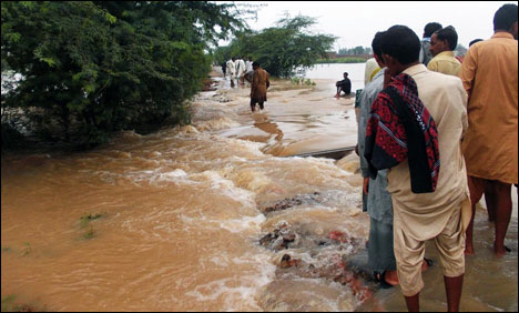 نالہ ڈیک میں طغیانی، پانی لاہور کے مضافاتی علاقوں میں بھی داخل