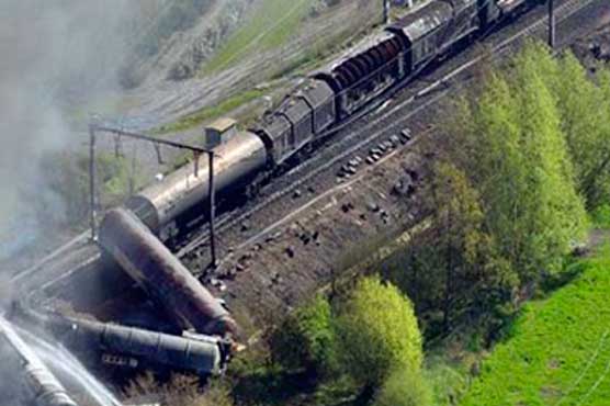 امریکہ : خطرناک کیمیکل سے بھری دو بوگیاں پٹری سے اتر گئیں