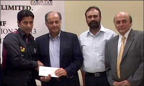 نجی کمپنی نے اسنوکر کے کھلاڑی محمد آصف کیلئے 20 لاکھ روپے دے دیئے