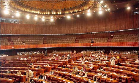 کارکنوں پر تشدد : قومی اسمبلی میں پی ٹی آئی کا احتجاج اور واک آؤٹ