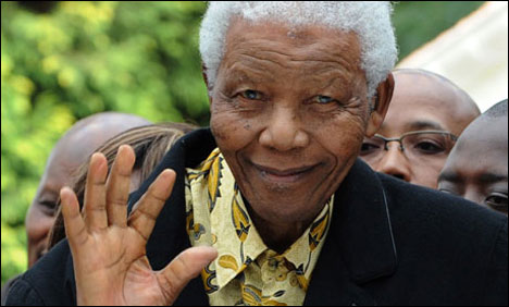 نیلسن منڈیلا طویل علاج کے بعد ھسپتال سے گھر منتقل