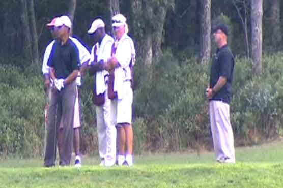 اوباما گالف کھیل کر چھٹیاں گزارنے میں مصروف