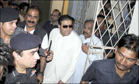 وزیر صحت اویس مظفر کا دورہ اسپتال مریضوں کیلئے وبال جان بن گیا